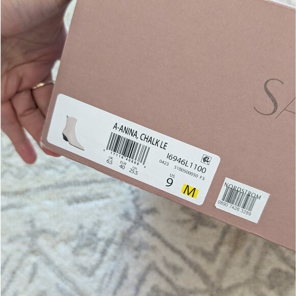 Franco Sarto Anina Chalk White Point Toe Leather Ankle Boots, size 9M - Picture 8 of 9